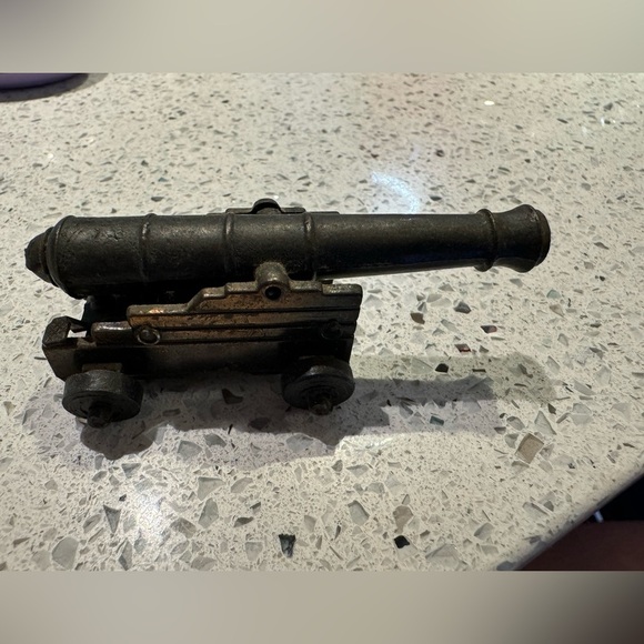 Vintage Pencil Sharpener Die Cast Metal - Picture 4 of 9